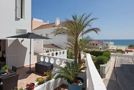 1930s Oceanview Villa Steps from Praia da Rocha - Praia da Rocha, Portugal