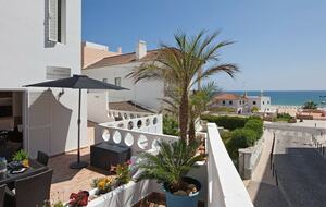 1930s Oceanview Villa Steps from Praia da Rocha - Praia da Rocha, Portugal