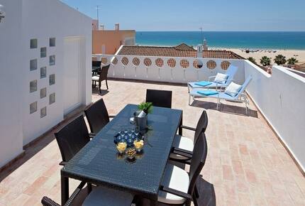 1930s Oceanview Villa Steps from Praia da Rocha - Praia da Rocha, Portugal