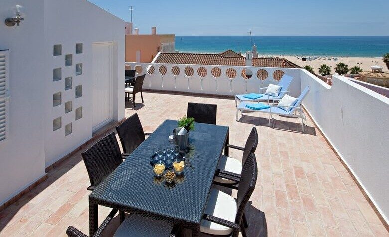 1930s Oceanview Villa Steps from Praia da Rocha - Praia da Rocha, Portugal