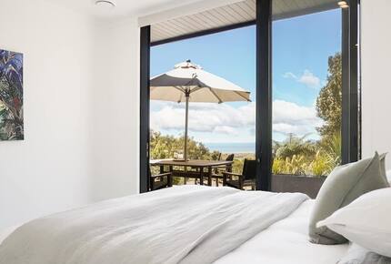 Architectural Coastal Retreat Above the Bay of Plenty - Matatā, New Zealand