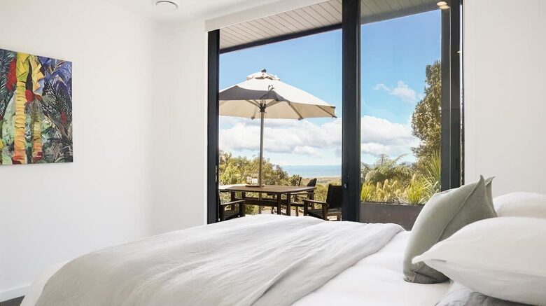 Architectural Coastal Retreat Above the Bay of Plenty - Matatā, New Zealand