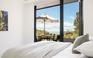 Architectural Coastal Retreat Above the Bay of Plenty - Matatā, New Zealand