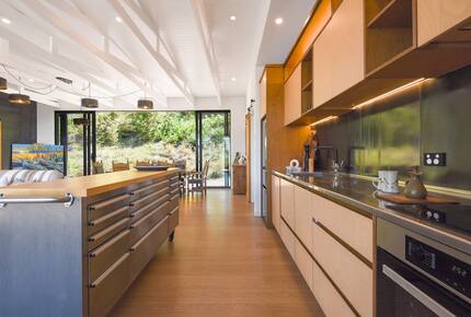 Architectural Coastal Retreat Above the Bay of Plenty - Matatā, New Zealand