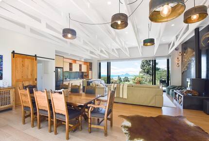 Architectural Coastal Retreat Above the Bay of Plenty - Matatā, New Zealand