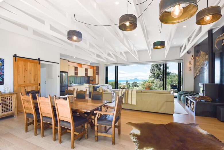 Architectural Coastal Retreat Above the Bay of Plenty - Matatā, New Zealand