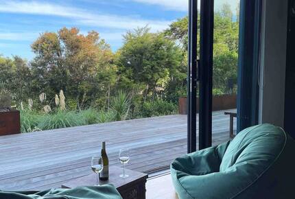 Architectural Coastal Retreat Above the Bay of Plenty - Matatā, New Zealand