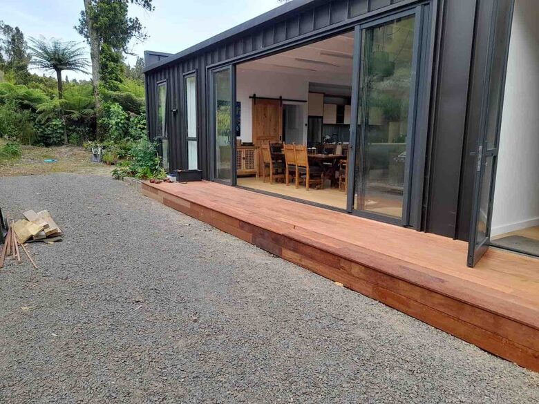 Architectural Coastal Retreat Above the Bay of Plenty - Matatā, New Zealand