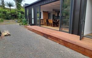 Architectural Coastal Retreat Above the Bay of Plenty - Matatā, New Zealand