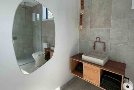 Architectural Coastal Retreat Above the Bay of Plenty - Matatā, New Zealand