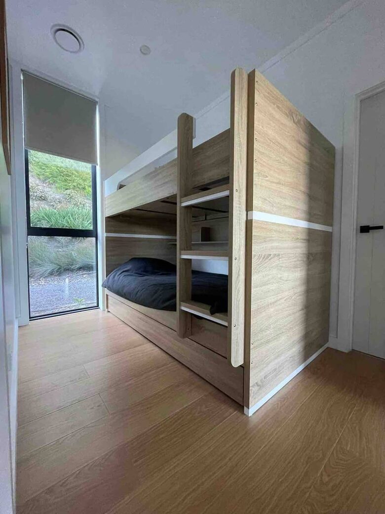 Architectural Coastal Retreat Above the Bay of Plenty - Matatā, New Zealand