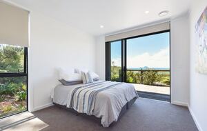 Architectural Coastal Retreat Above the Bay of Plenty - Matatā, New Zealand