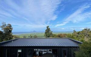 Architectural Coastal Retreat Above the Bay of Plenty - Matatā, New Zealand