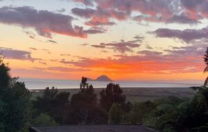 Architectural Coastal Retreat Above the Bay of Plenty - Matatā, New Zealand