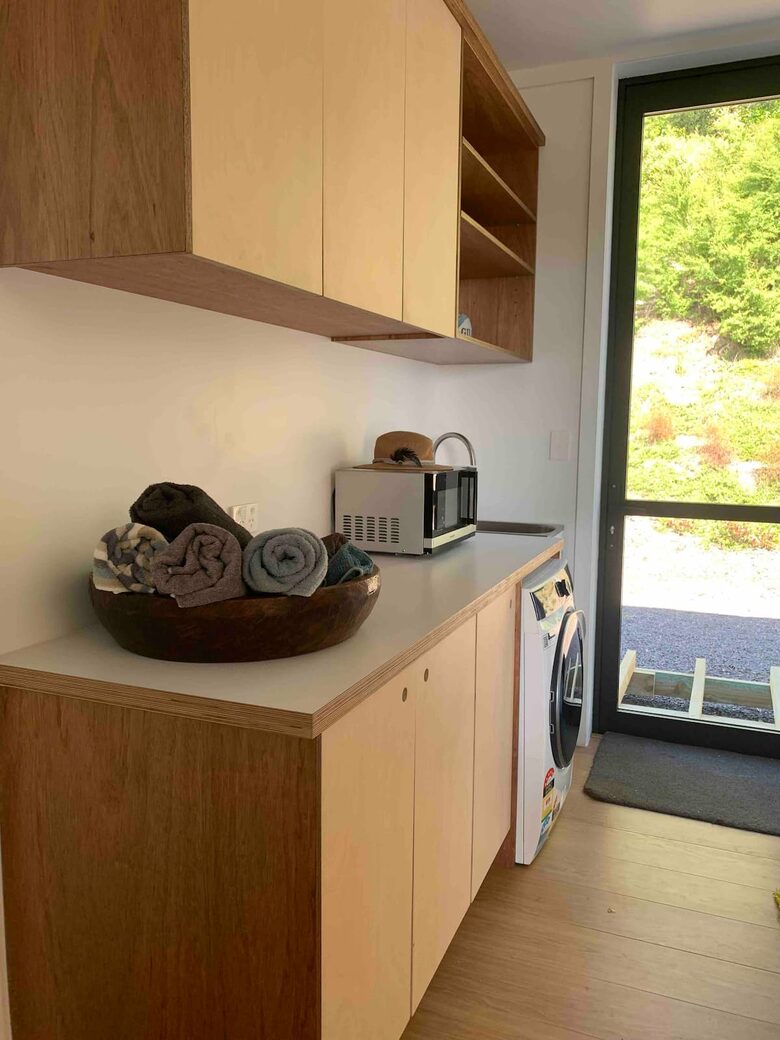 Architectural Coastal Retreat Above the Bay of Plenty - Matatā, New Zealand