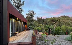 Architectural Coastal Retreat Above the Bay of Plenty - Matatā, New Zealand