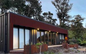 Architectural Coastal Retreat Above the Bay of Plenty - Matatā, New Zealand