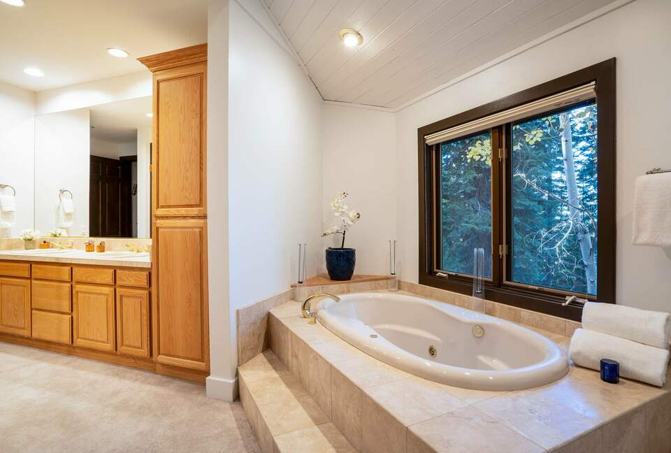 Spacious Northstar Ski & Village Escape - Truckee, California