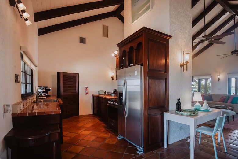 Spanish-Style Harbourfront Escape in Abaco - Marsh Harbour, Bahamas