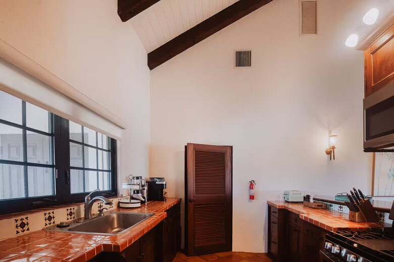 Spanish-Style Harbourfront Escape in Abaco - Marsh Harbour, Bahamas