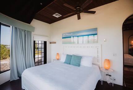 Spanish-Style Harbourfront Escape in Abaco - Marsh Harbour, Bahamas