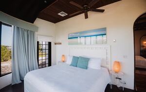 Spanish-Style Harbourfront Escape in Abaco - Marsh Harbour, Bahamas