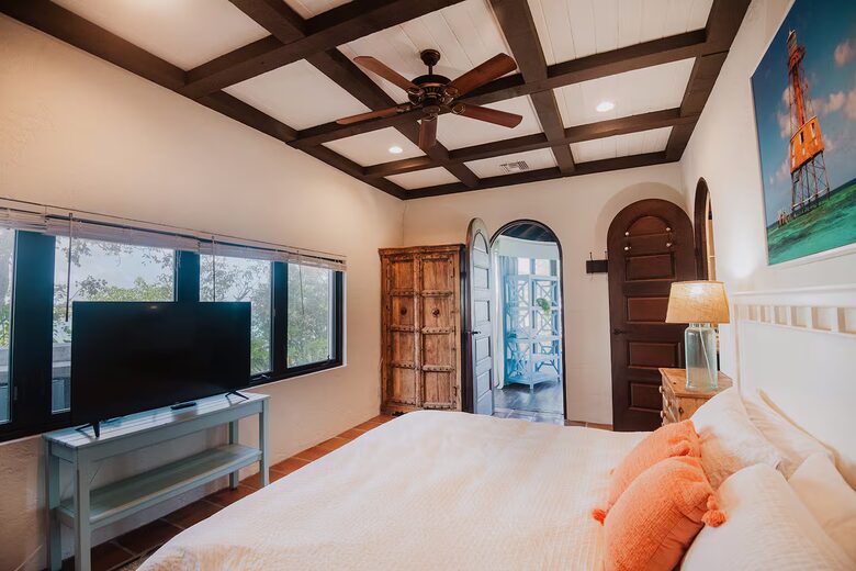 Spanish-Style Harbourfront Escape in Abaco - Marsh Harbour, Bahamas