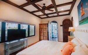 Spanish-Style Harbourfront Escape in Abaco - Marsh Harbour, Bahamas