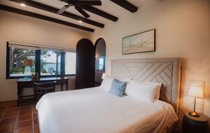 Spanish-Style Harbourfront Escape in Abaco - Marsh Harbour, Bahamas