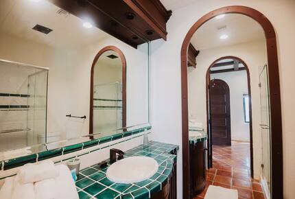 Spanish-Style Harbourfront Escape in Abaco - Marsh Harbour, Bahamas