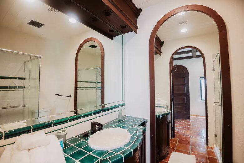 Spanish-Style Harbourfront Escape in Abaco - Marsh Harbour, Bahamas