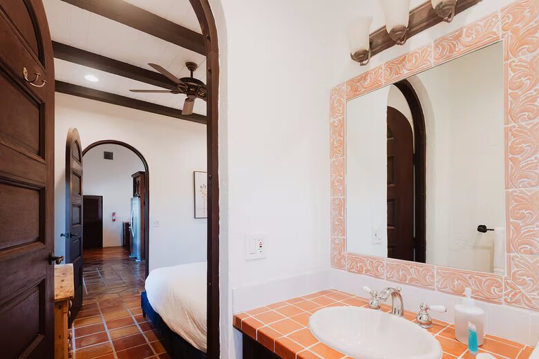 Spanish-Style Harbourfront Escape in Abaco - Marsh Harbour, Bahamas