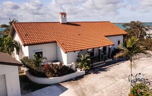 Spanish-Style Harbourfront Escape in Abaco - Marsh Harbour, Bahamas