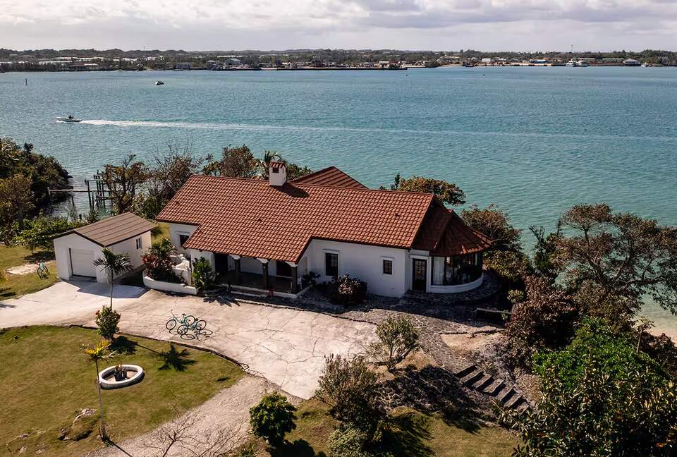 Spanish-Style Harbourfront Escape in Abaco - Marsh Harbour, Bahamas