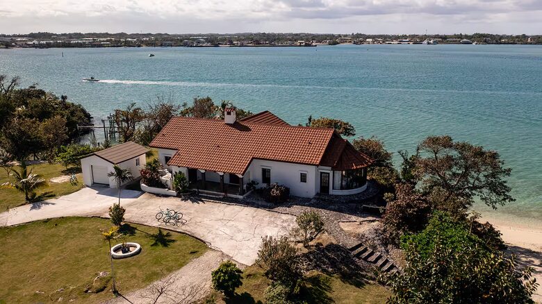 Spanish-Style Harbourfront Escape in Abaco - Marsh Harbour, Bahamas