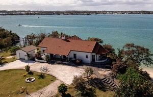Spanish-Style Harbourfront Escape in Abaco - Marsh Harbour, Bahamas