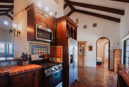 Spanish-Style Harbourfront Escape in Abaco - Marsh Harbour, Bahamas