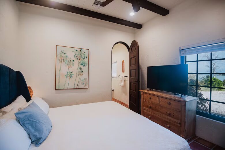 Spanish-Style Harbourfront Escape in Abaco - Marsh Harbour, Bahamas