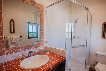 Spanish-Style Harbourfront Escape in Abaco - Marsh Harbour, Bahamas