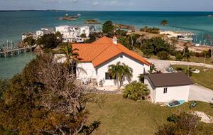 Spanish-Style Harbourfront Escape in Abaco - Marsh Harbour, Bahamas