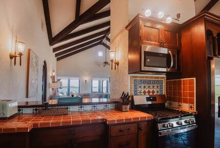 Spanish-Style Harbourfront Escape in Abaco - Marsh Harbour, Bahamas