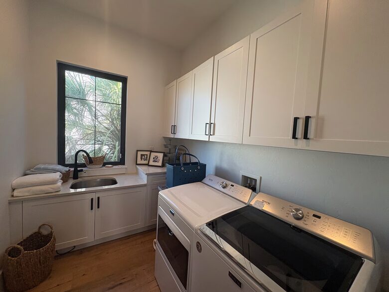 Island Living Near Whitney Beach - Longboat Key, Florida