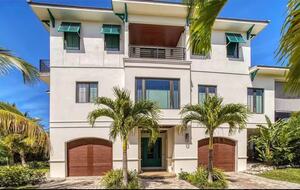 Island Living Near Whitney Beach - Longboat Key, Florida