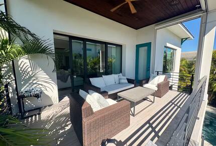 Island Living Near Whitney Beach - Longboat Key, Florida