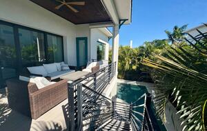 Island Living Near Whitney Beach - Longboat Key, Florida