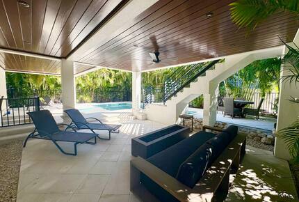 Island Living Near Whitney Beach - Longboat Key, Florida