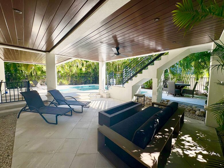 Island Living Near Whitney Beach - Longboat Key, Florida