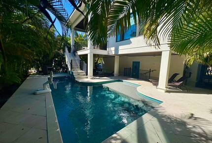 Island Living Near Whitney Beach - Longboat Key, Florida