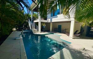 Island Living Near Whitney Beach - Longboat Key, Florida