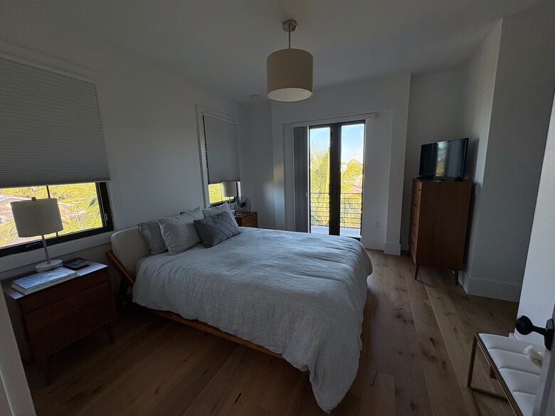 Island Living Near Whitney Beach - Longboat Key, Florida